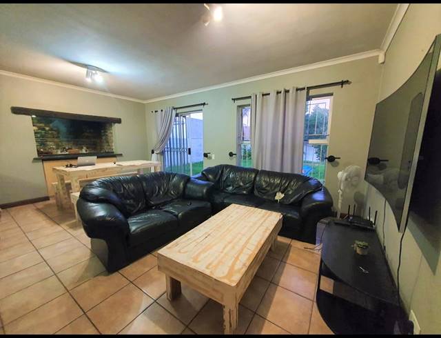 3 BEDROOM HOUSE FOR SALE IN GLENWOOD
